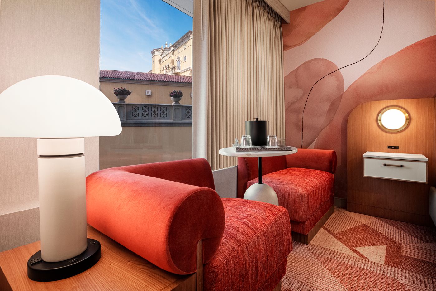 MGM-Grand-Hotel---Casino-Room-11