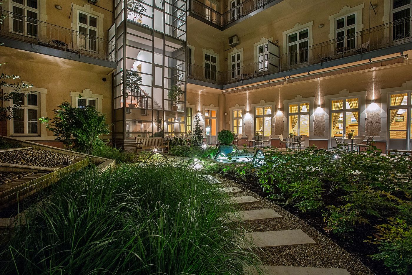 Mamaison-Residence-Izabella-Budapest-Terrace-2