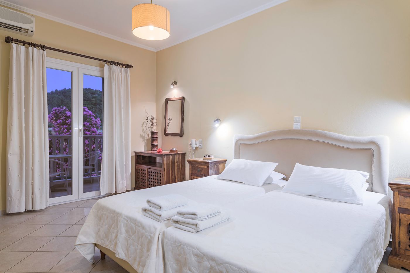 Virginia-Hotel-Room-8