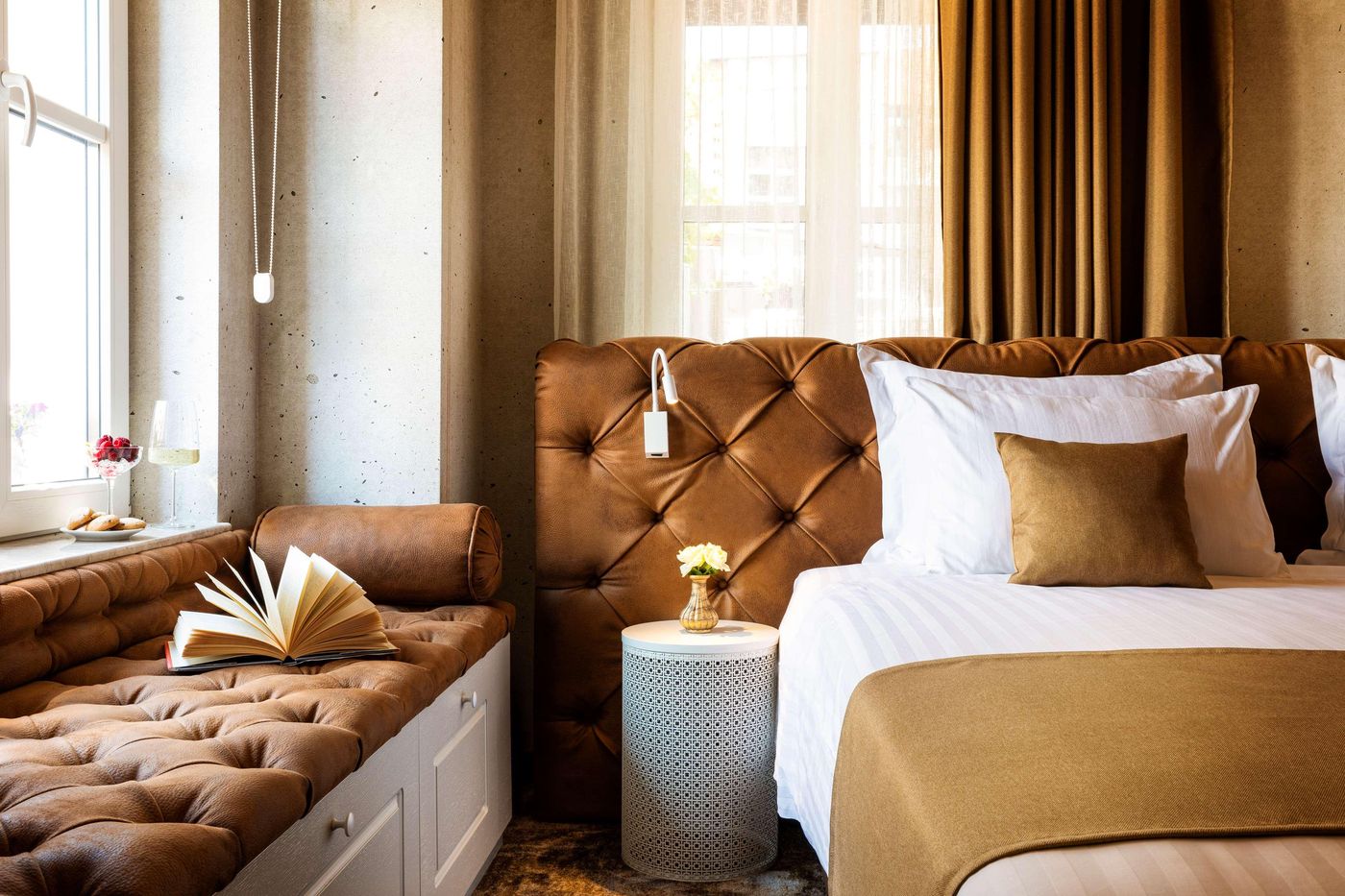 Gallery-37--BW-Premier-Collection-Room-7