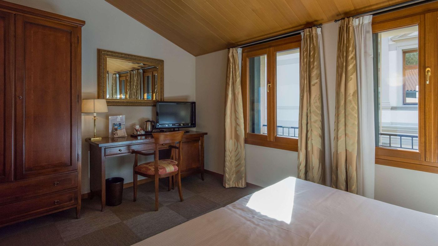 Best-Western-Hotel-Canon-d-Oro-Room-9