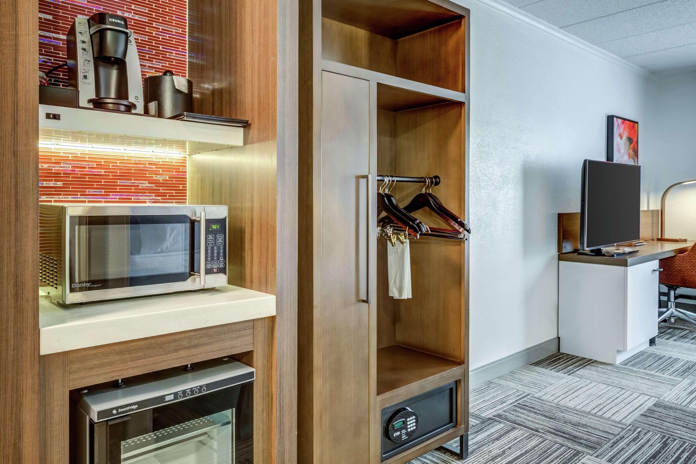 Hilton-Garden-Inn-Boston-Waltham-Room-9