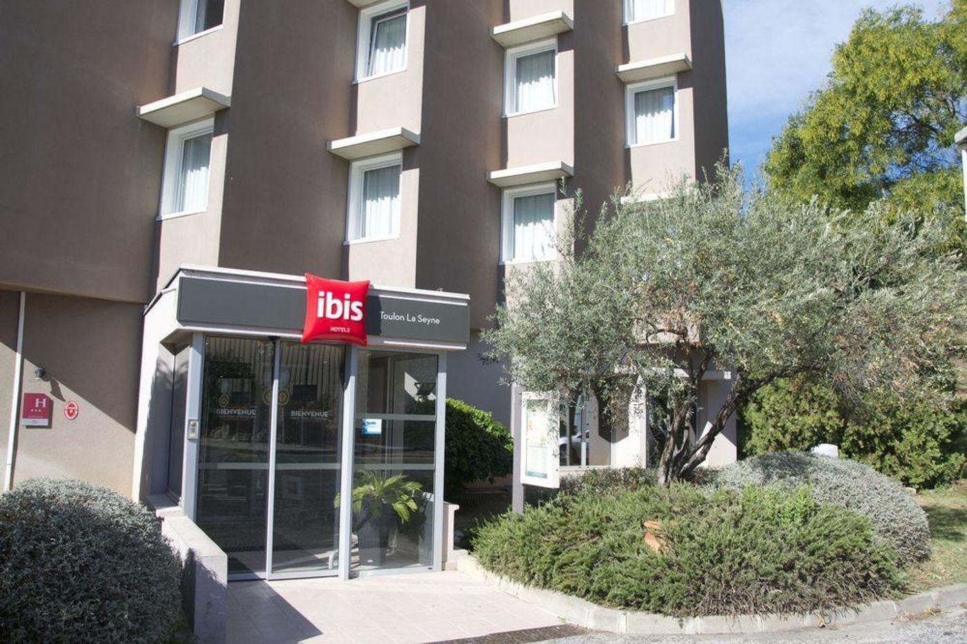 ibis Toulon La-Seyne-France-Ollioules-General view-3