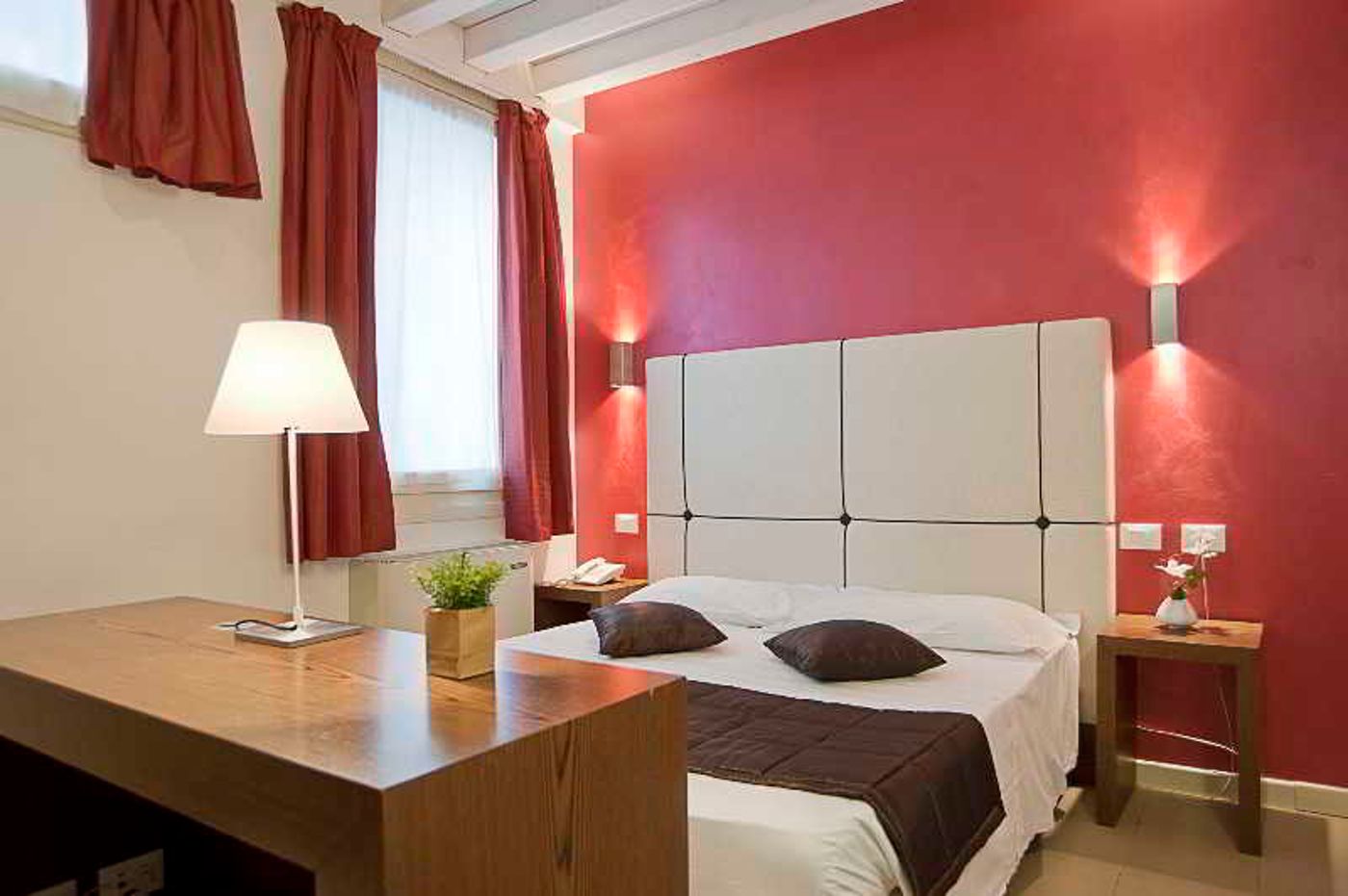 Al-Canal-Regio-Room-14