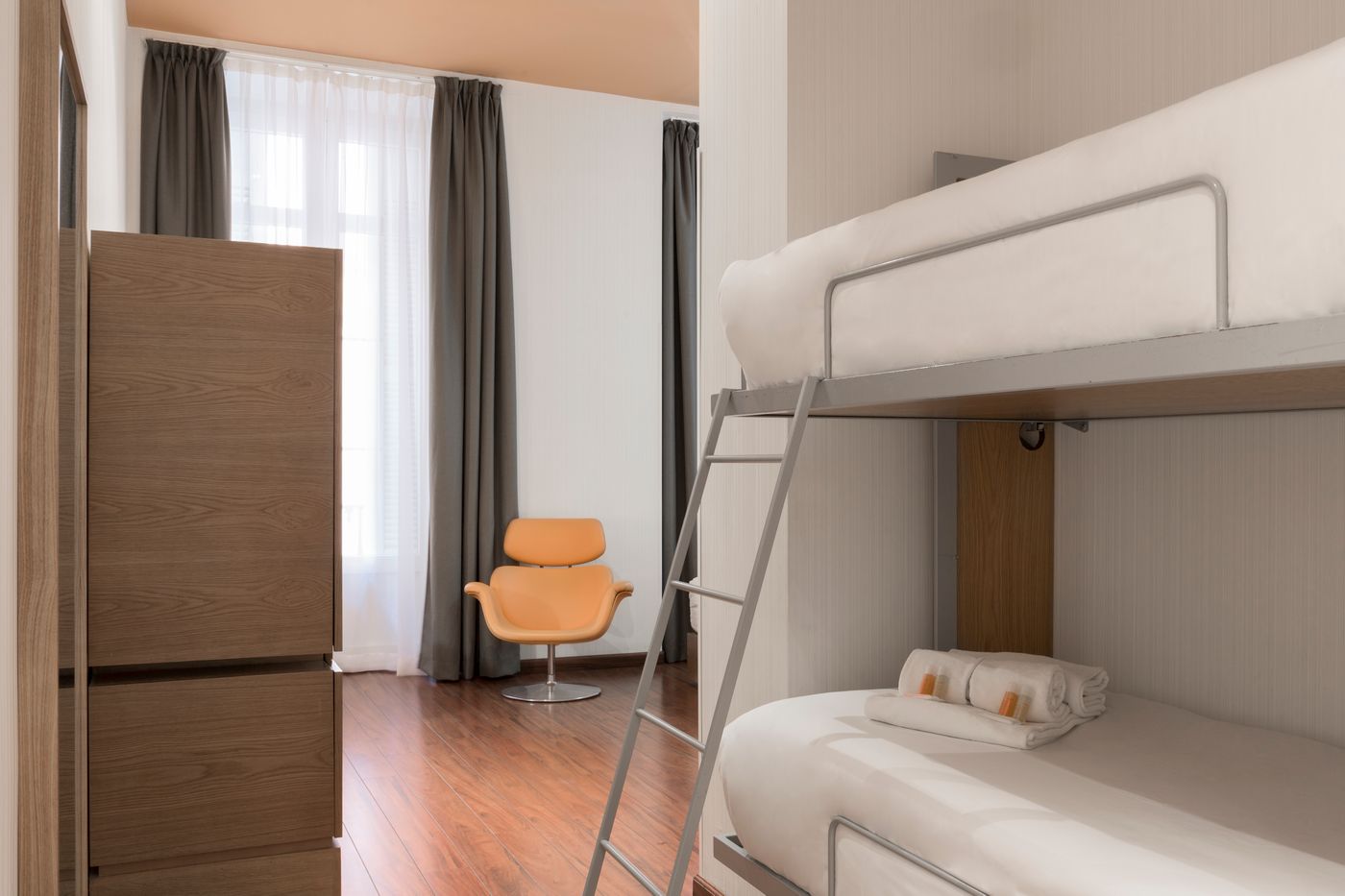 Petite-Palace-Plaza-Hotel-Room-18