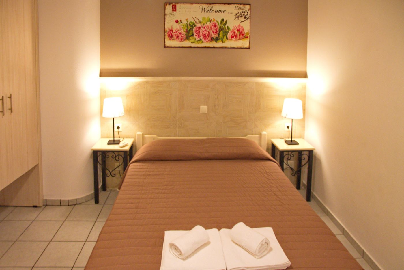 Maria-Rousse-Studios-Room-49