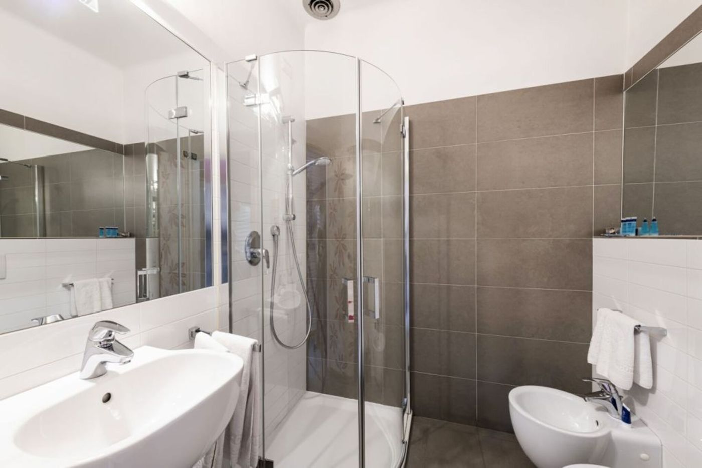 Metropole Suisse-Italy-COMO-Room-9