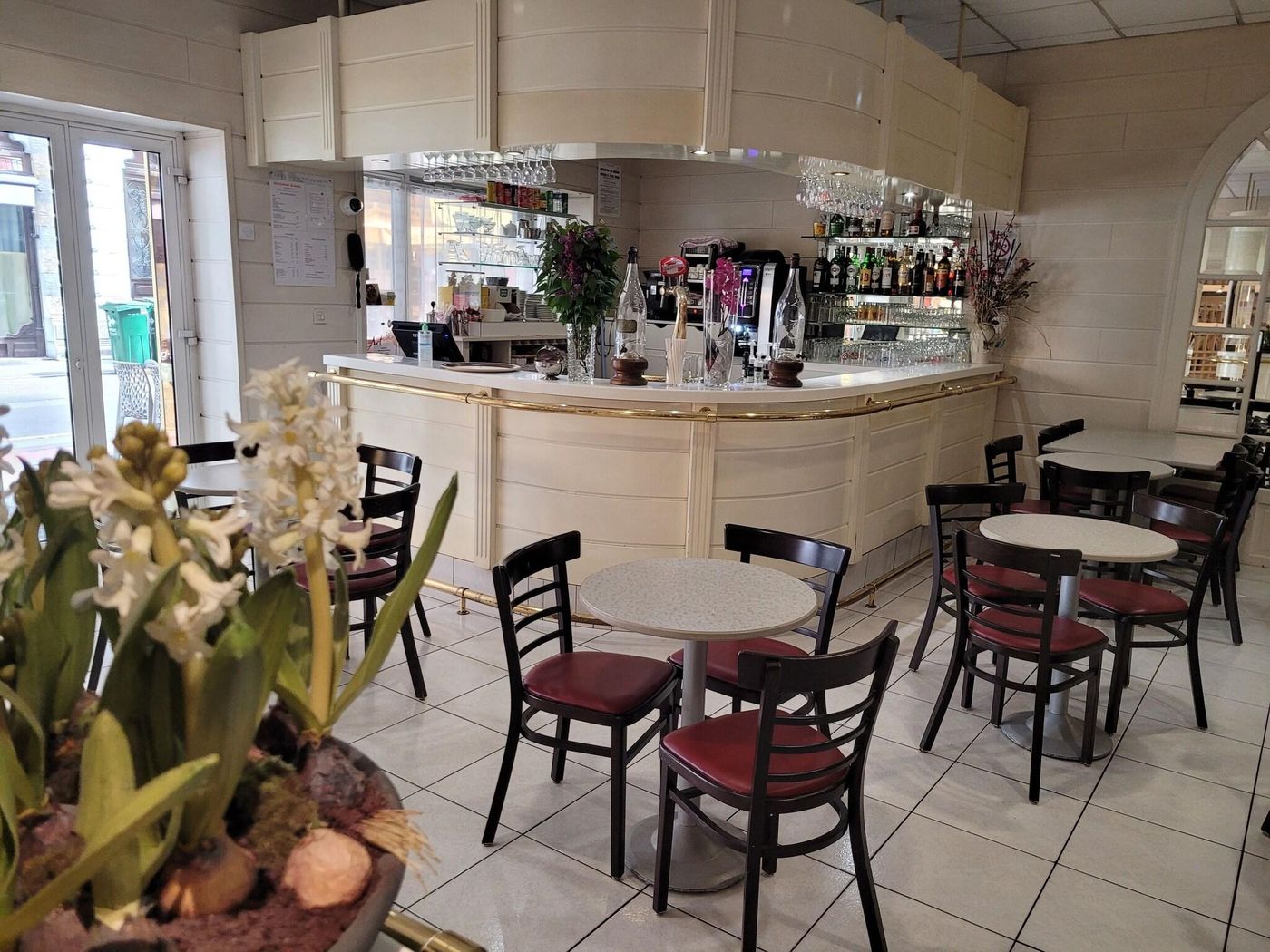 De Paris-France-LOURDES-Lobby-6