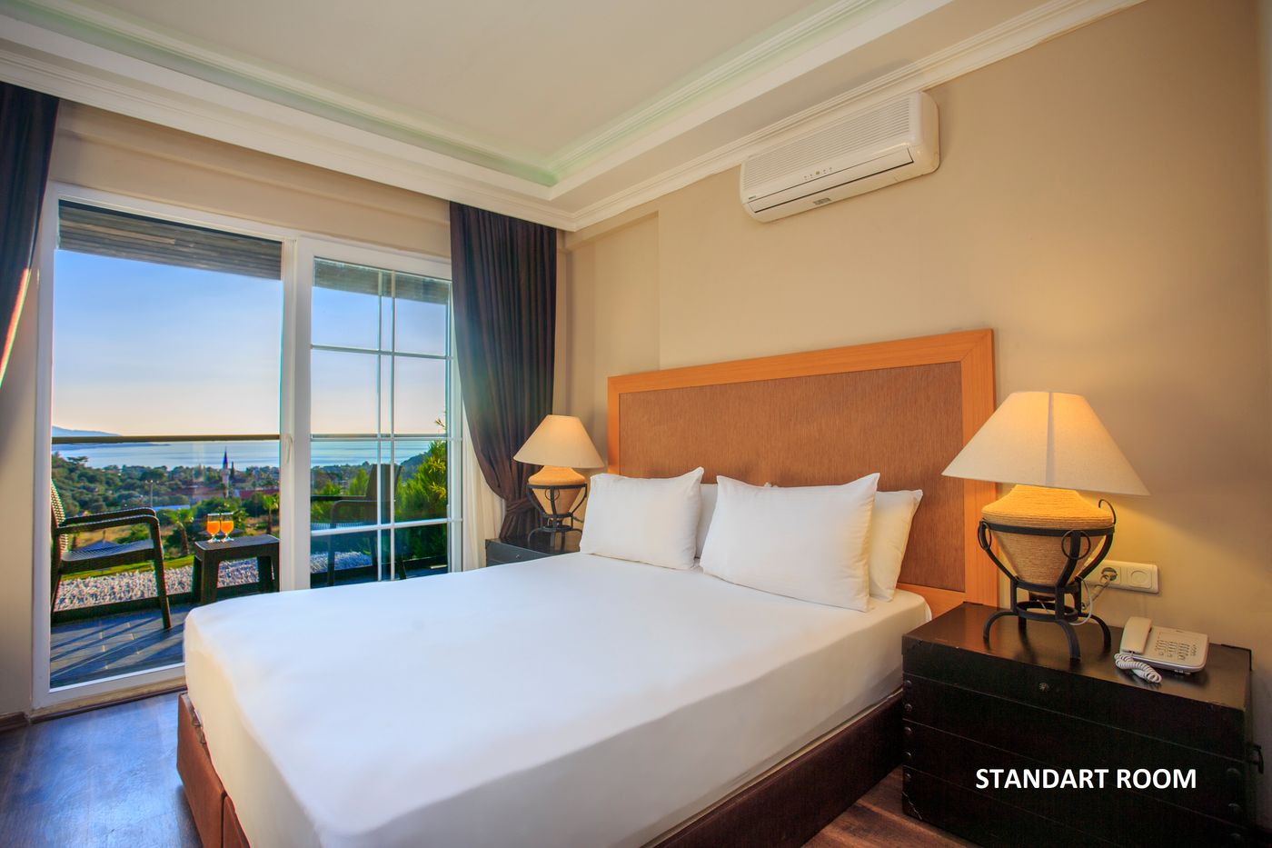 Manaspark-Deluxe-Hotel-Room-37