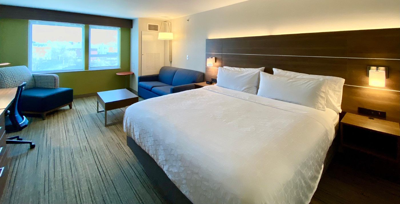 Holiday-Inn-Express-Boston-Room-20