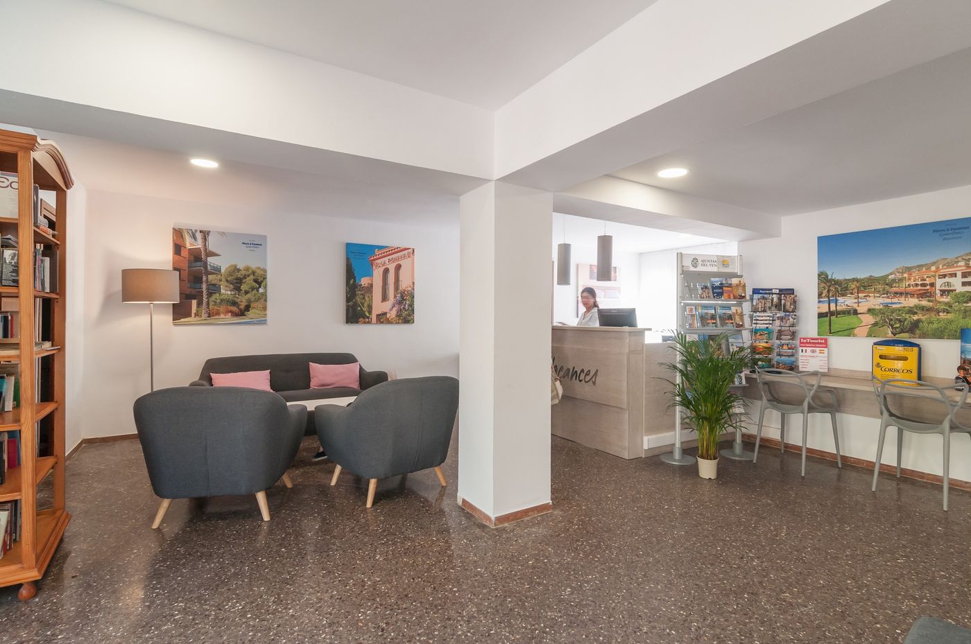 Pierre---Vacances-Comarruga-Lobby-31