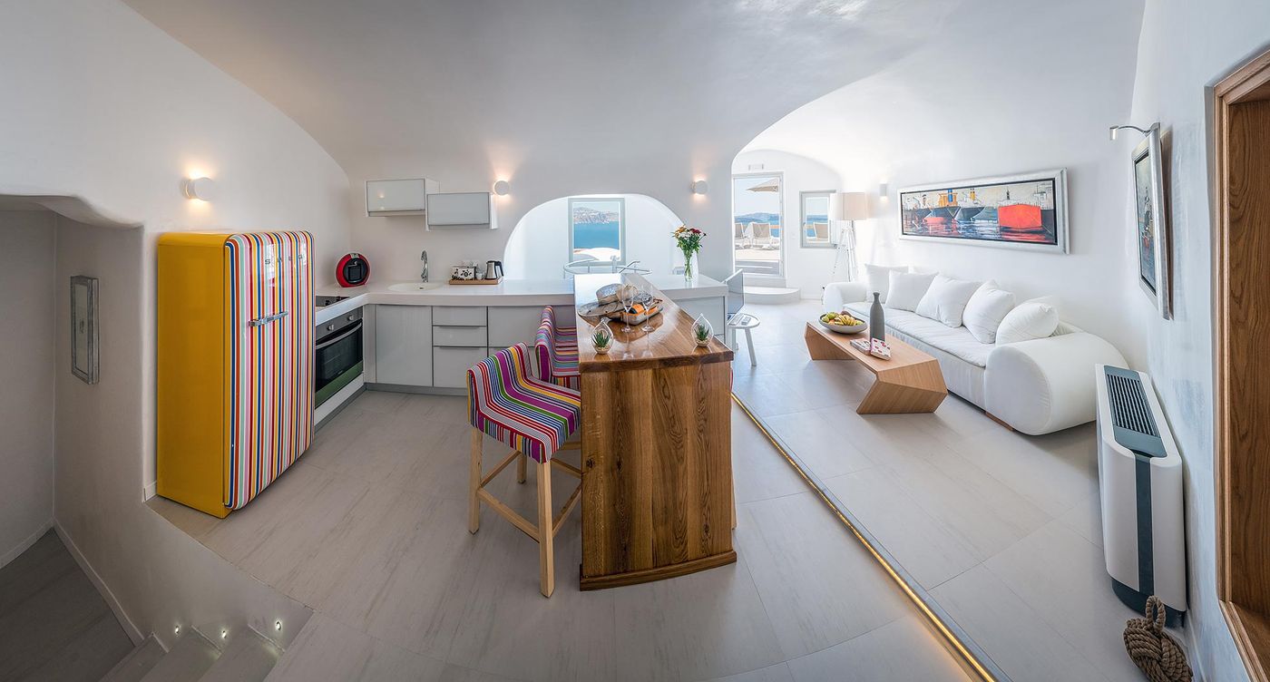 Elite-Luxury-Suites-Room-18