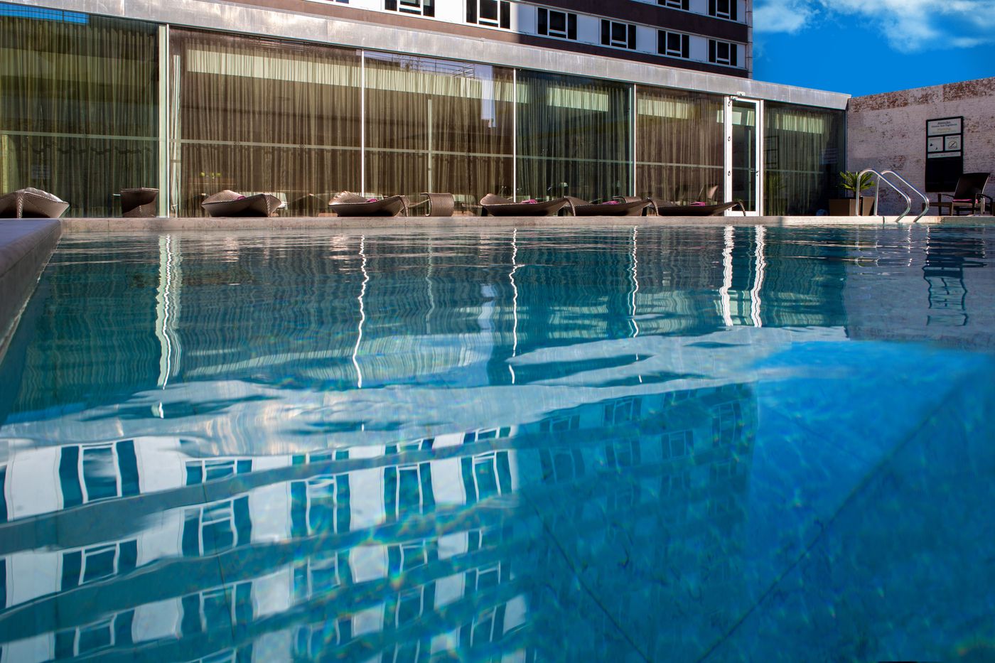 Sheraton-Lisboa-Hotel---Spa-Pool-8