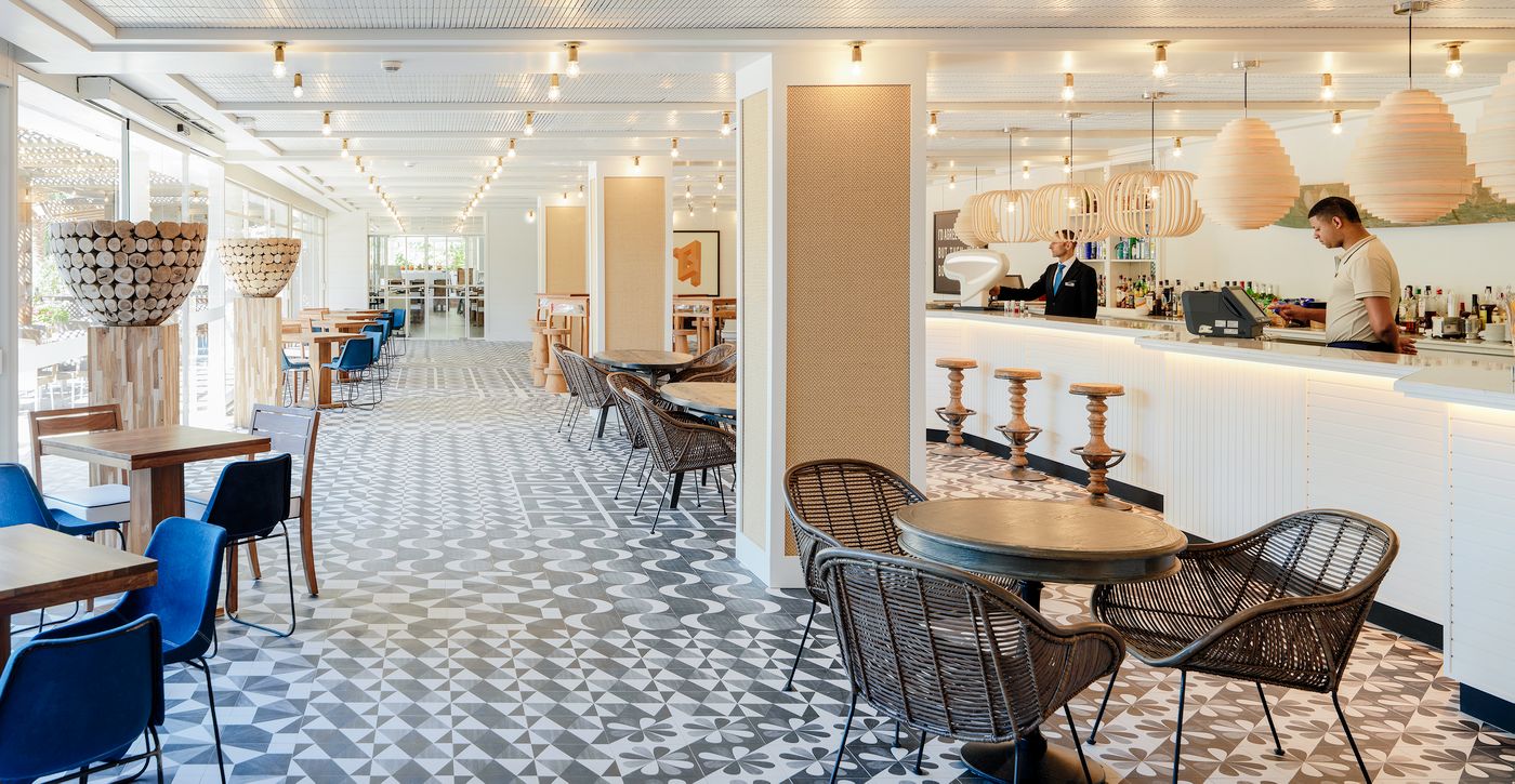 H10-Vintage-Salou---Adults-Only--16---Bar-43