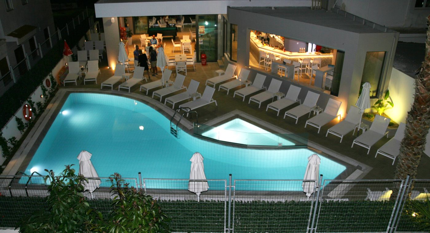 Hotel-Agrelli-Pool-4