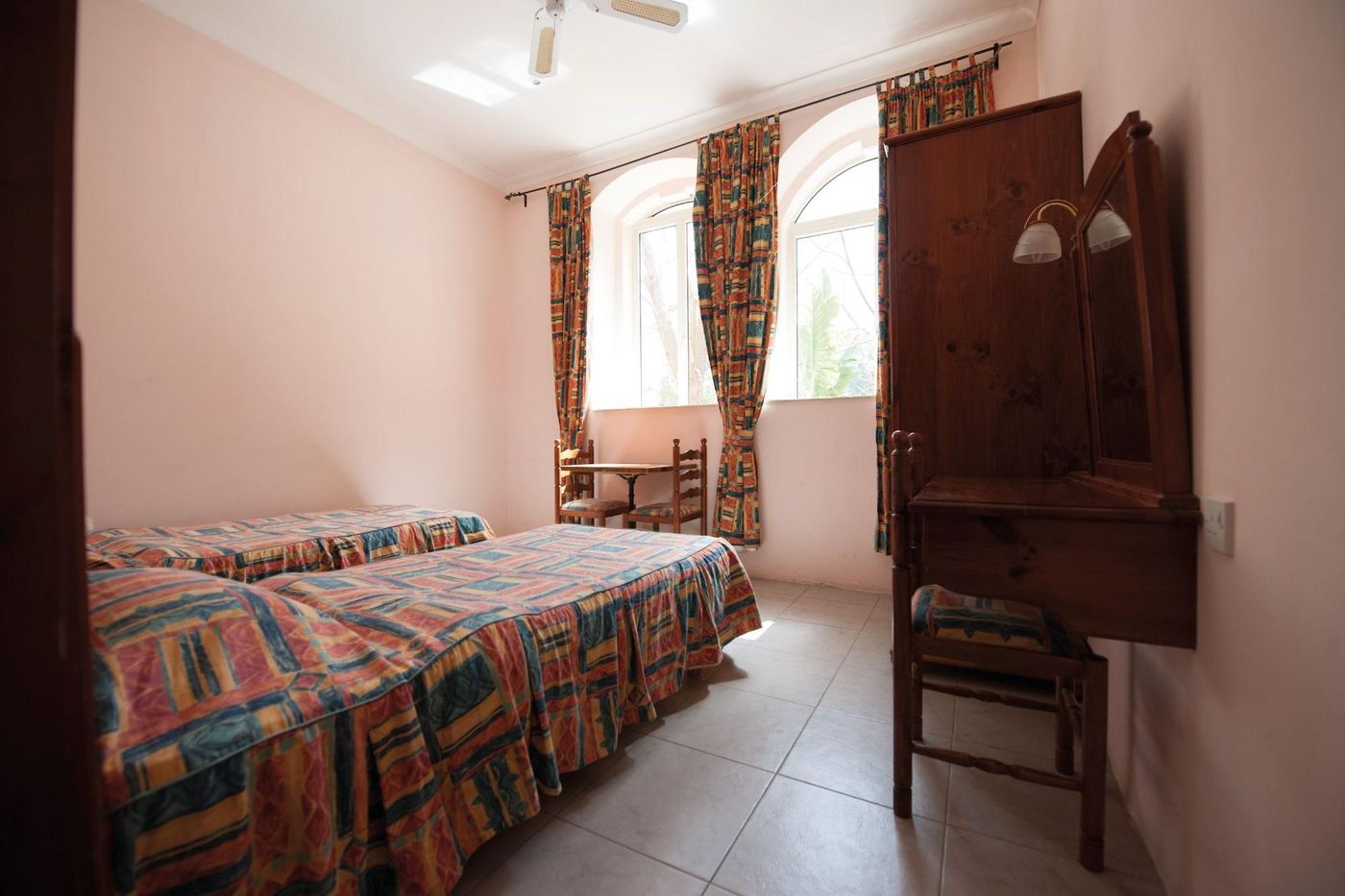 Sprachcaffe-International-Aparthotel-Pembroke-Room-44