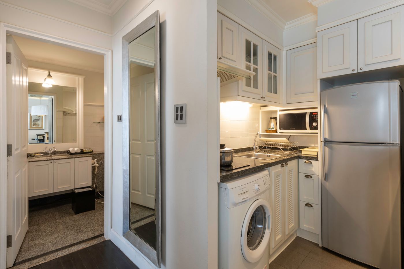 Cape-House-Langsuan-Room-34