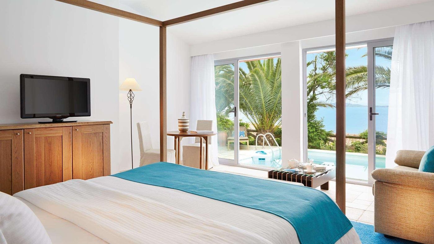 Eagles-Palace-Room-26