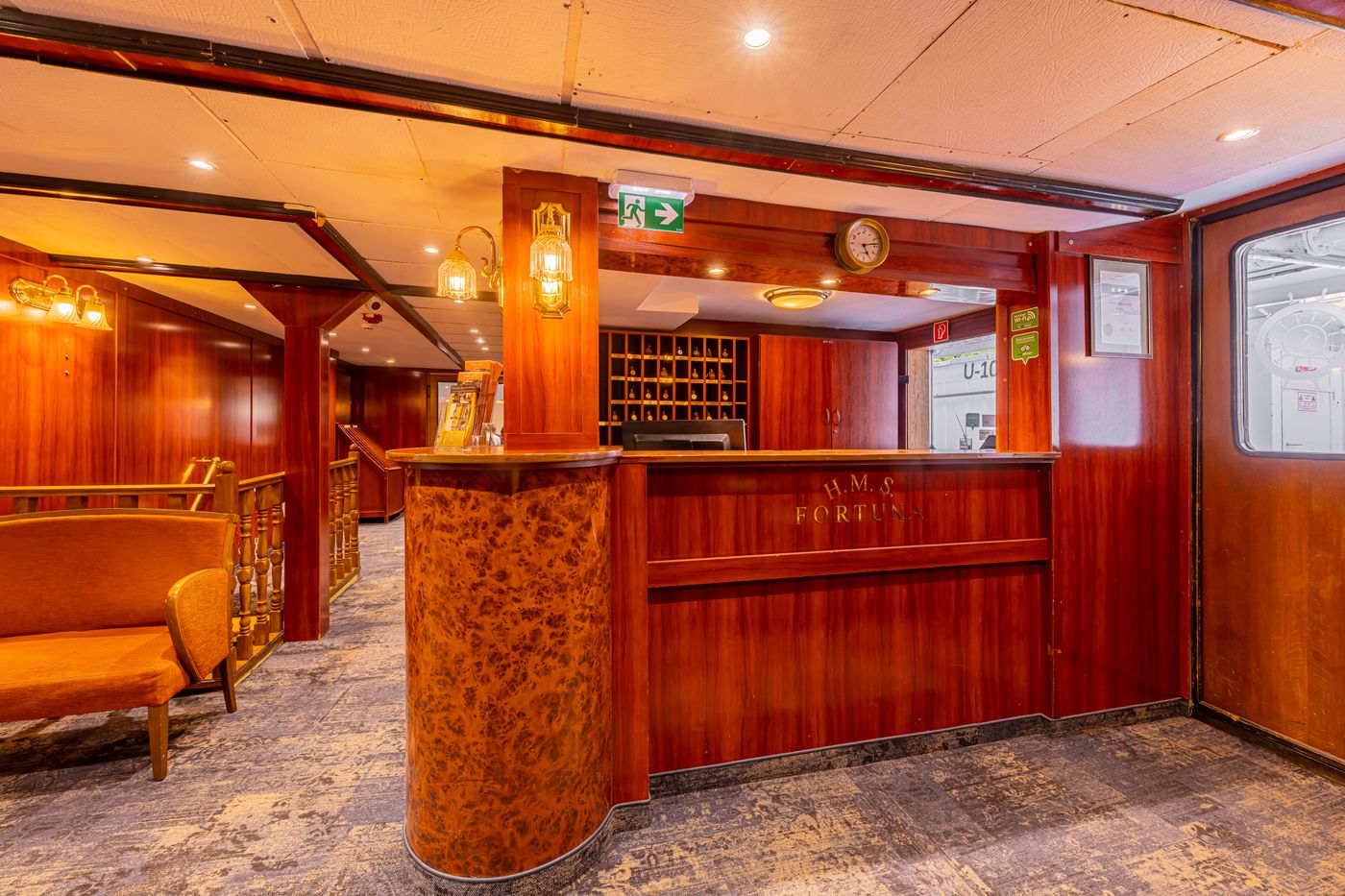 Fortuna-Boat-Hotel-Budapest-Lobby-13