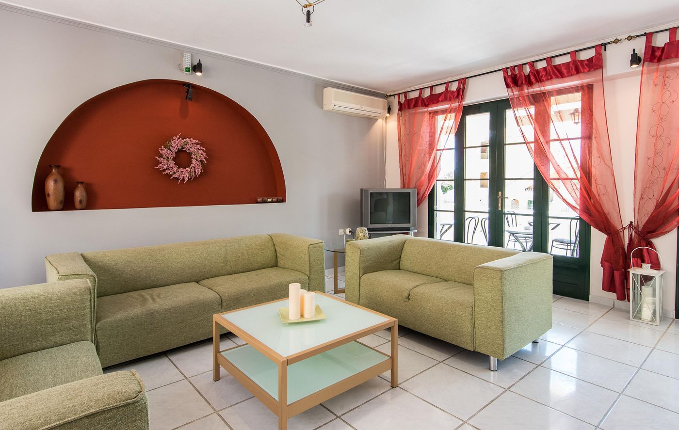 Bozikis-Palace-Hotel-Lobby-10