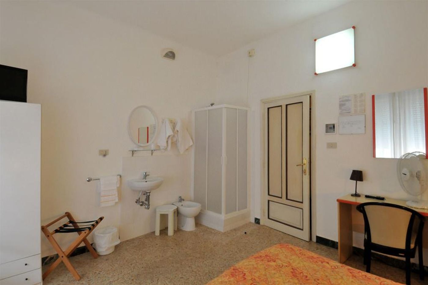 La Torre-Italy-PISA -Room-9
