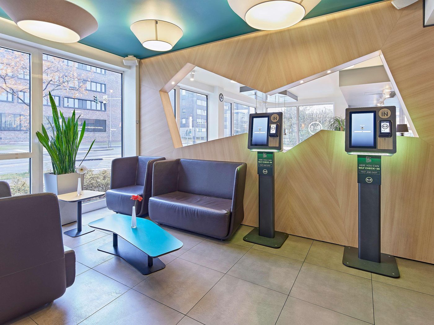 B-B-Hotel-Koln-Messe-Lobby-4