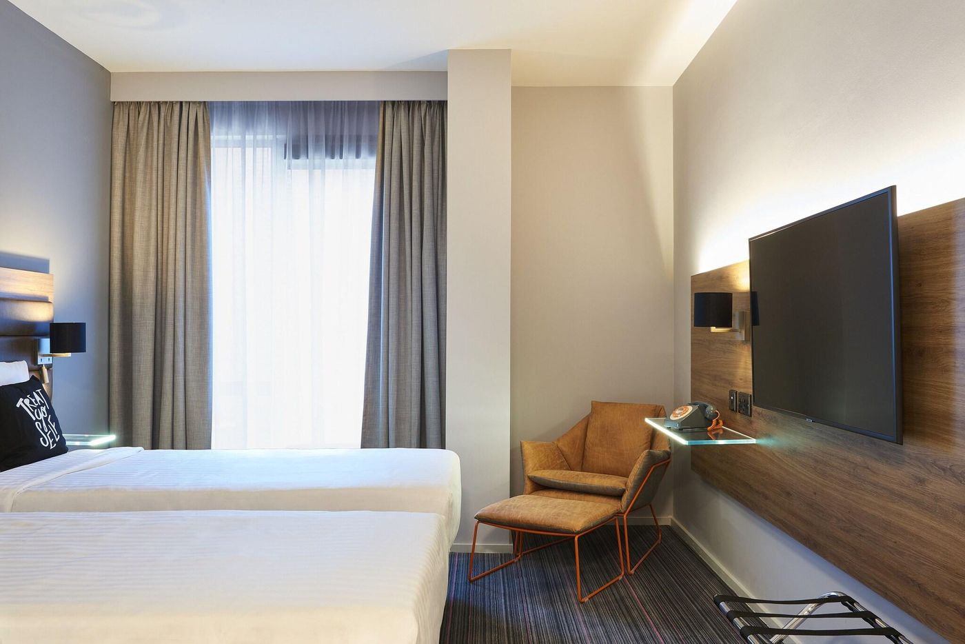 Moxy-Dublin-City-Room-24