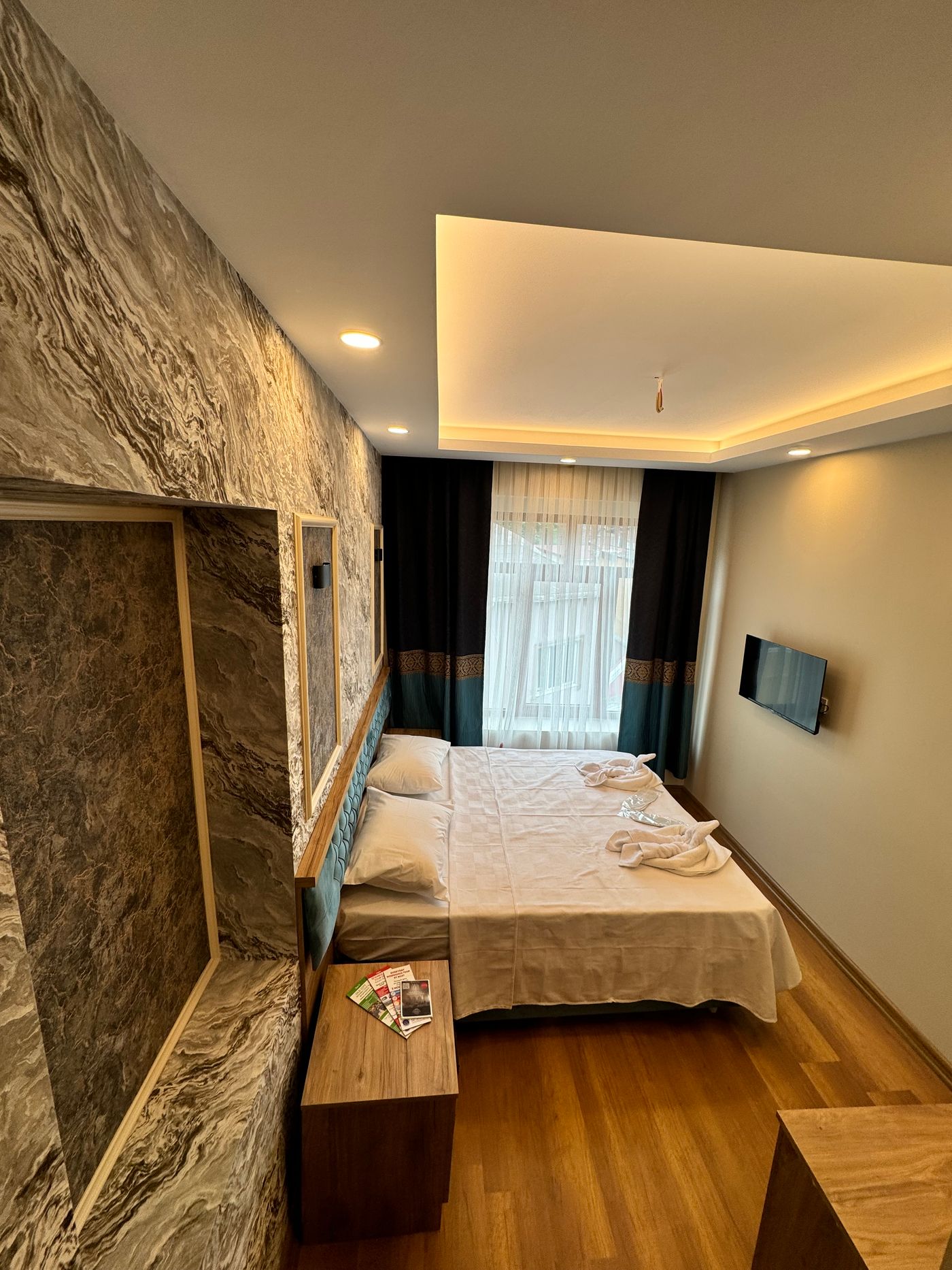 Riverside-Hotel-Room-3