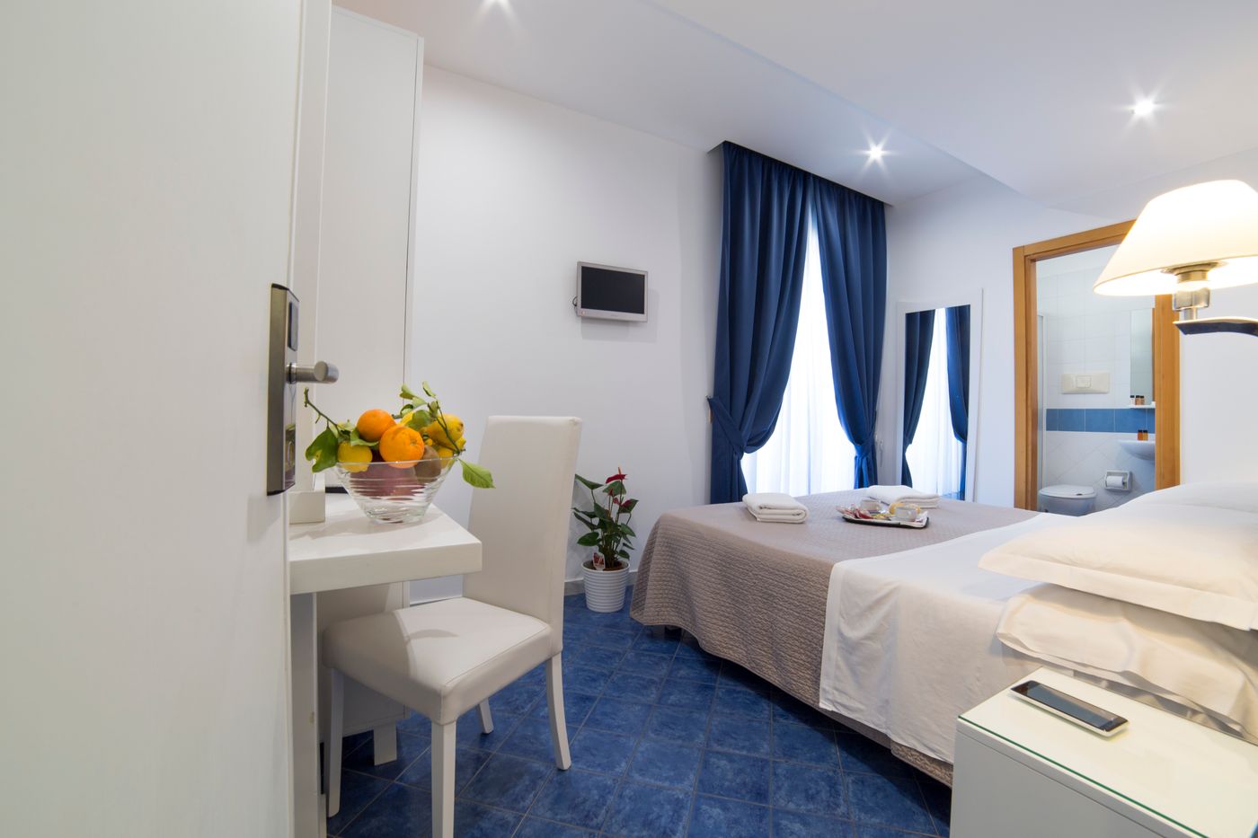 Club-Sorrento-Room-17