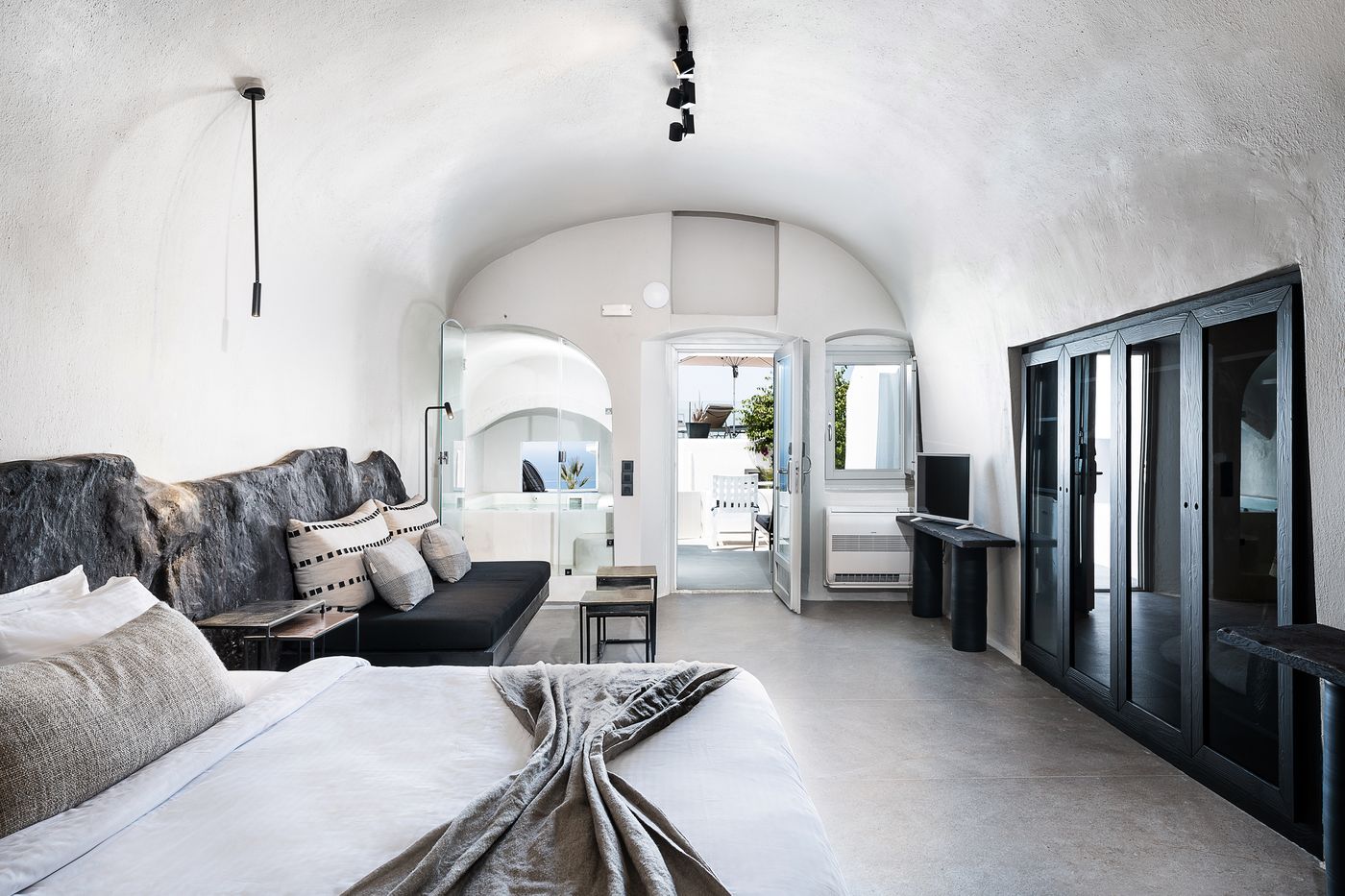 On-The-Rocks-Hotel-Room-19