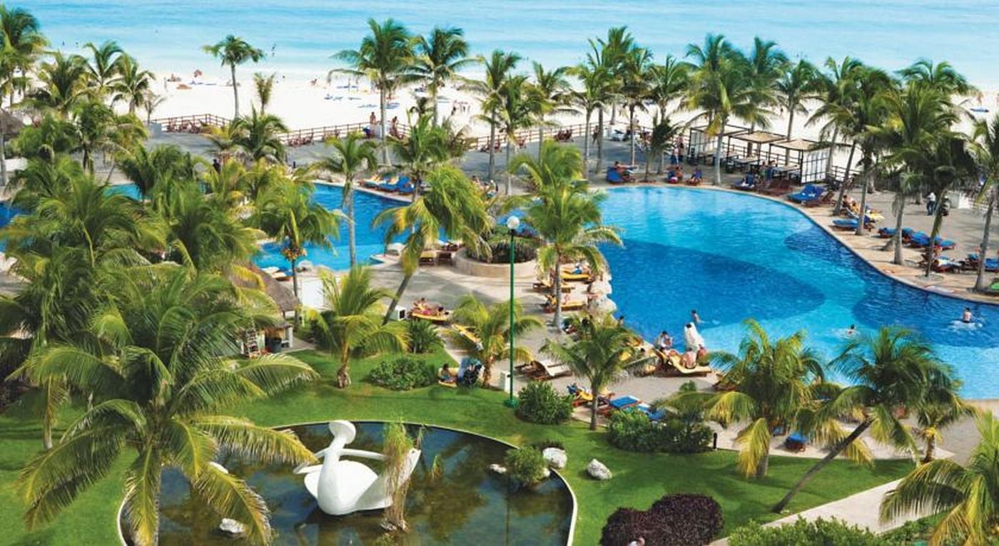 The-Pyramid-at-Grand-Oasis-Pool-4