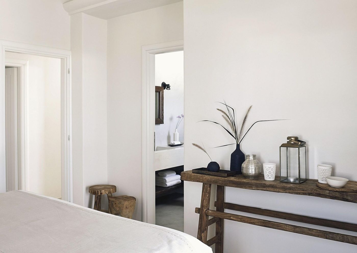 Santo-Maris-Oia--Luxury-Suites---Spa-Room-51