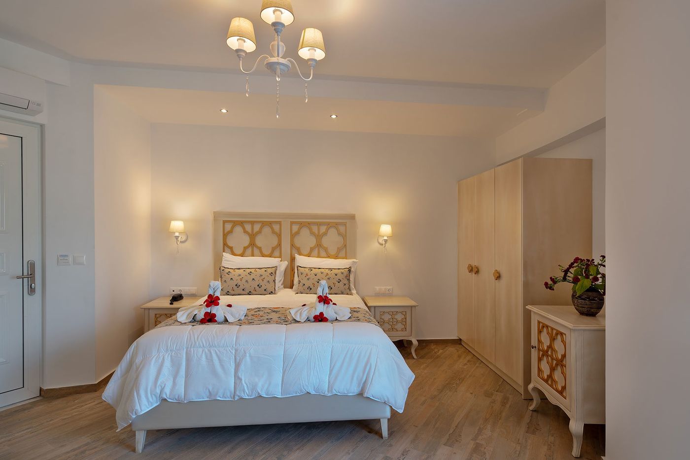 Delfina-beach-Room-24