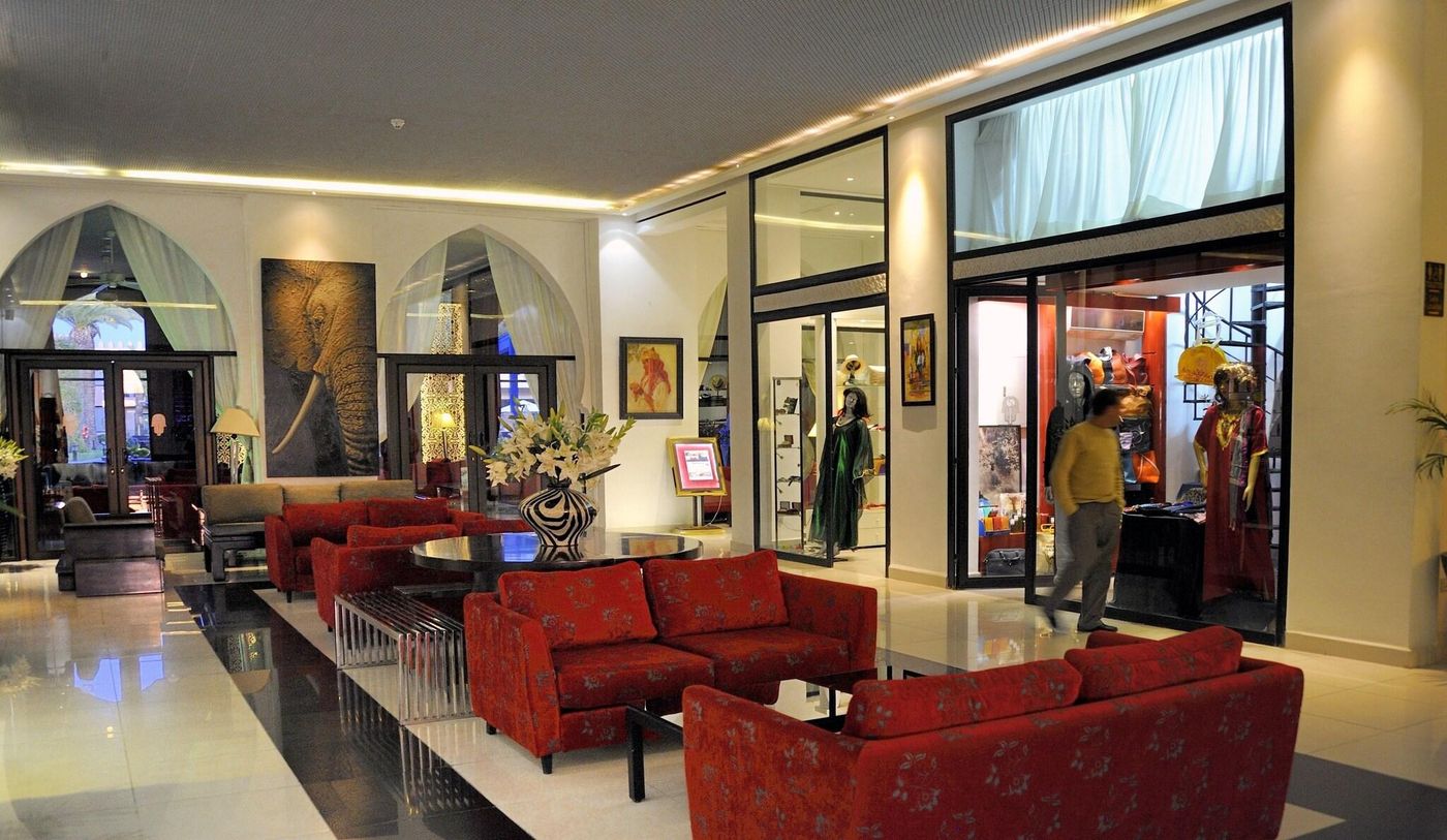 Adam-Park-Hotel---Spa-Lobby-49