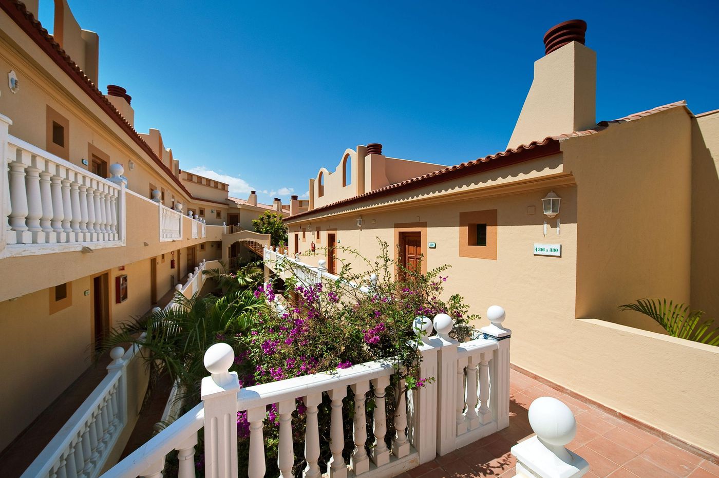 Elba-Lucia-Sport---Suite-Hotel-General-view-9