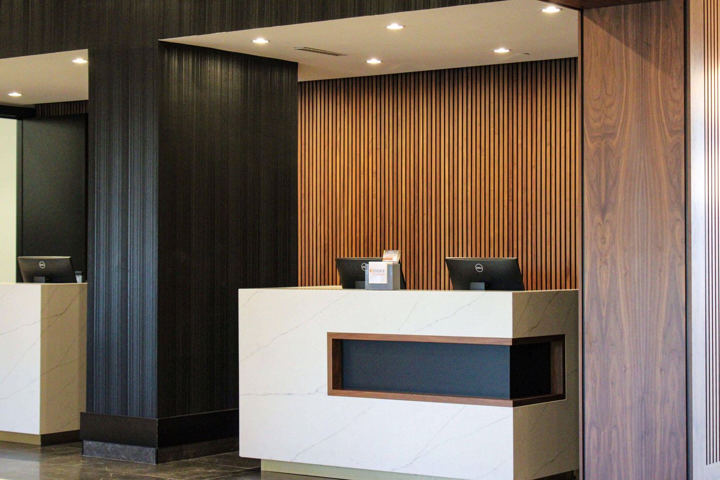 Radisson-Blu-Vancouver-Airport-Lobby-8