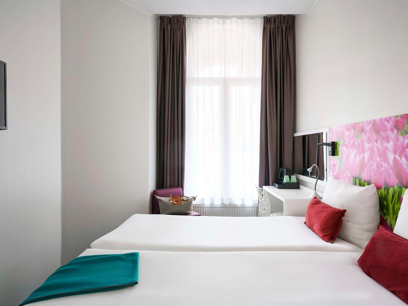 ibis-Styles-Amsterdam-City-Room-31