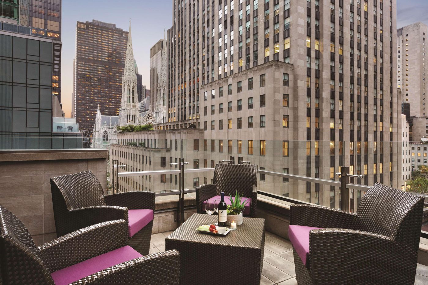 DoubleTree-by-Hilton-New-York-Midtown-Fifth-Avenue-Terrace-32