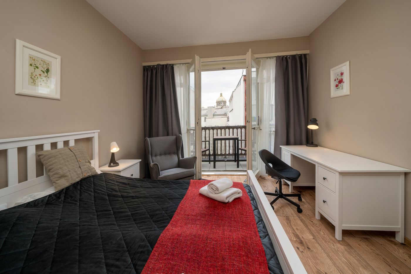 Apple-Apartments-Room-16