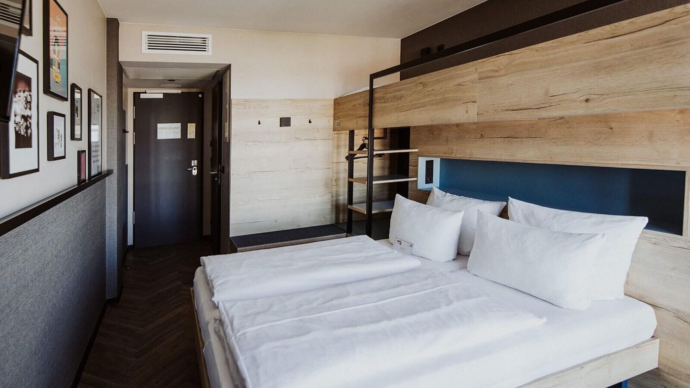 Schulz-Hotel-Berlin-Wall-At-The-East-Side-Gallery-Room-31