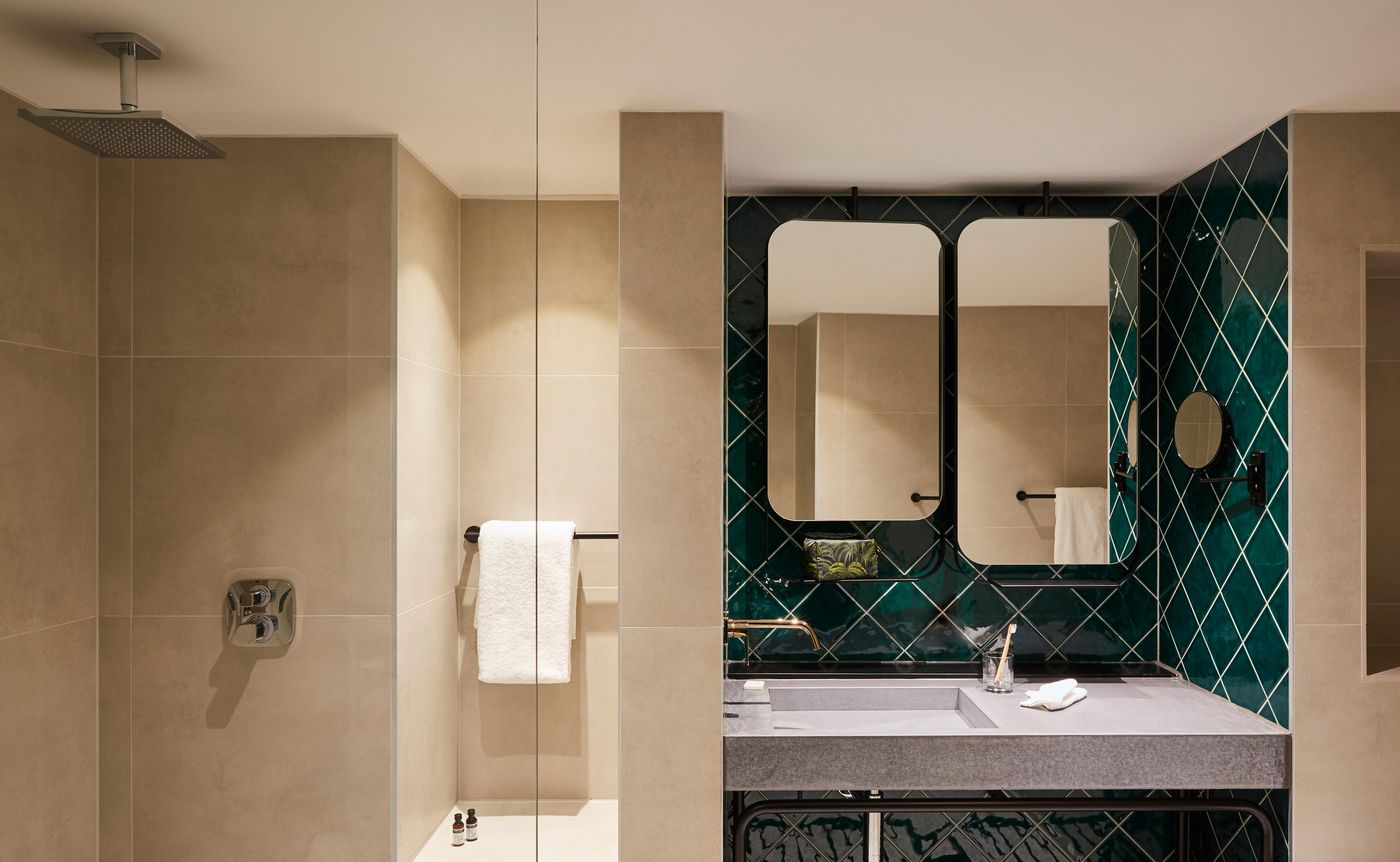 Hotel-Indigo-Berlin---East-Side-Gallery-Room-34