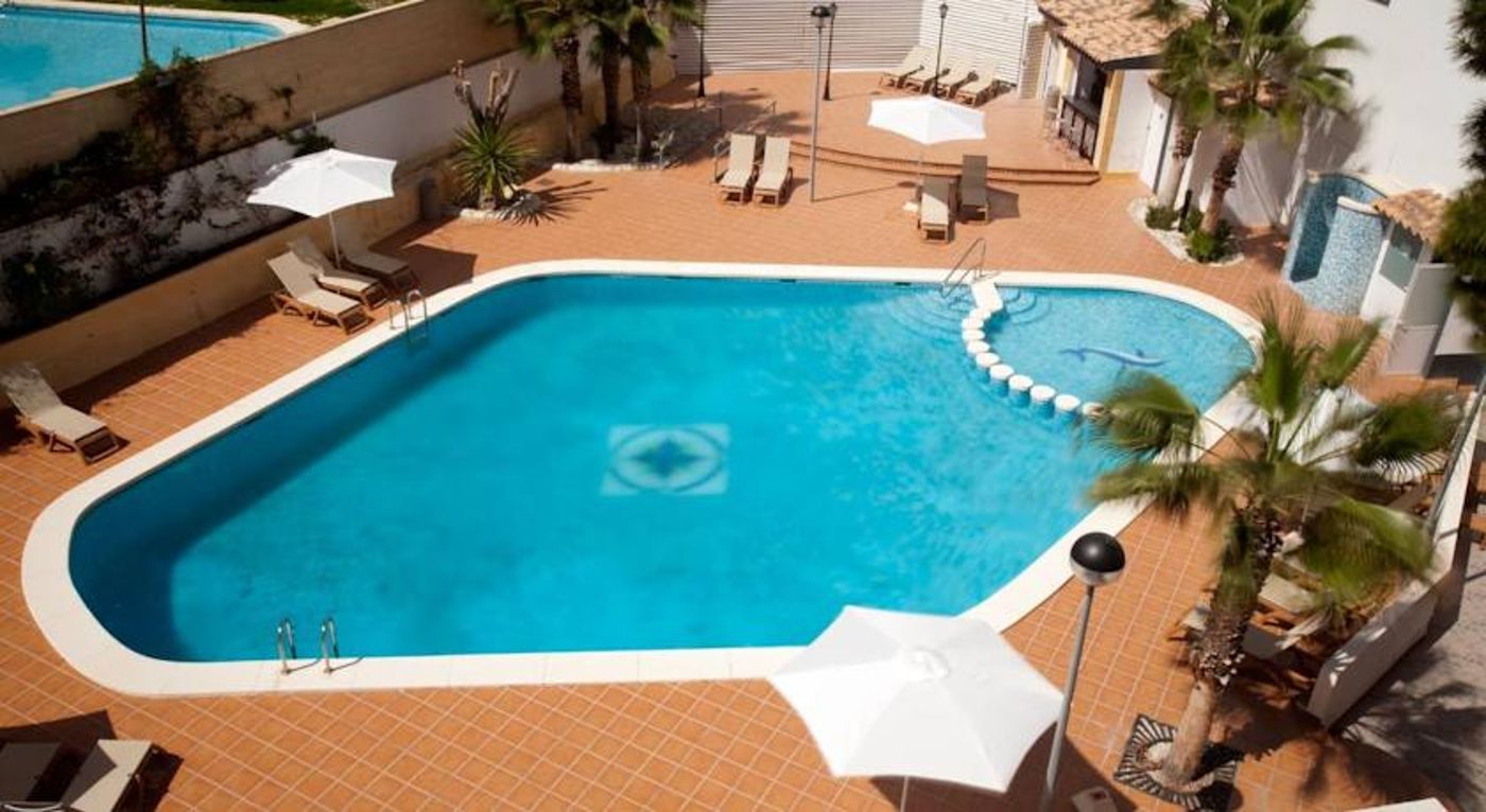 La Familia Gallo Rojo