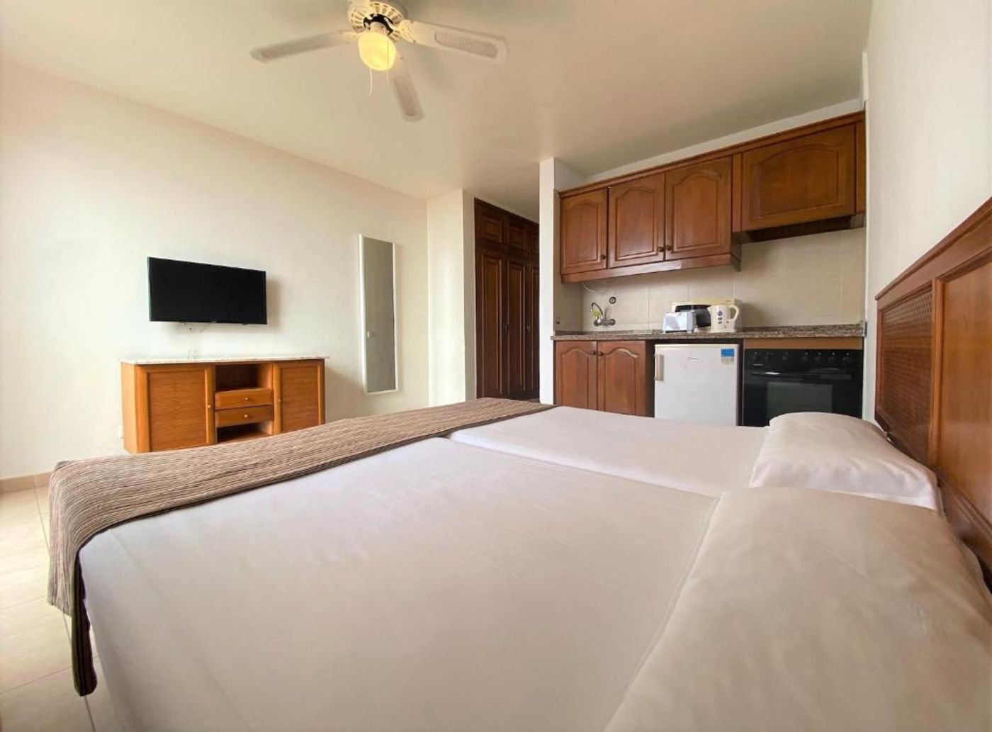 Laguna-Park-II-Room-24