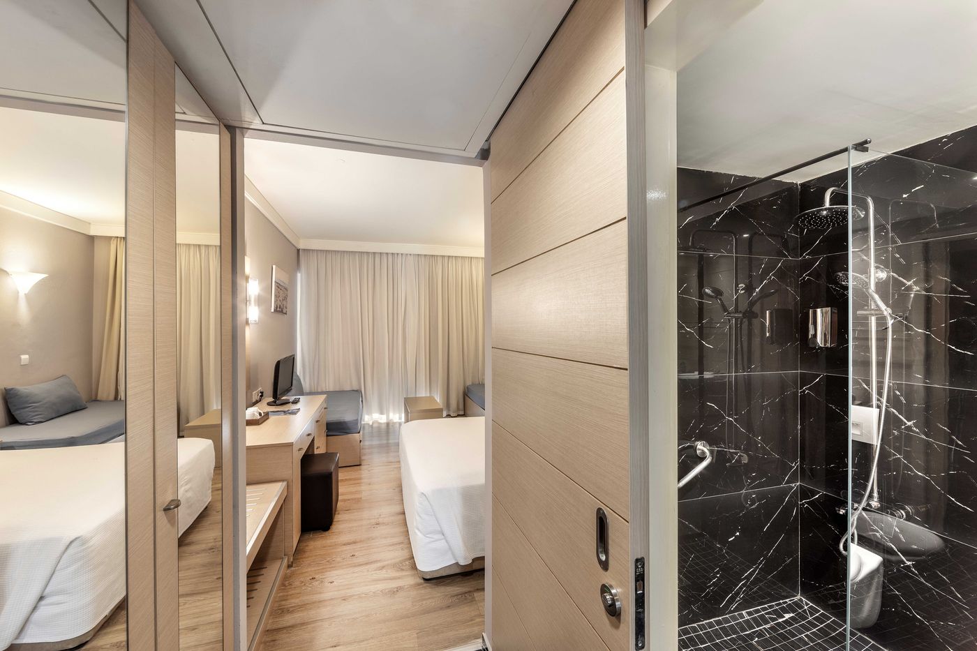 Louis-Ledra-Beach-Room-27