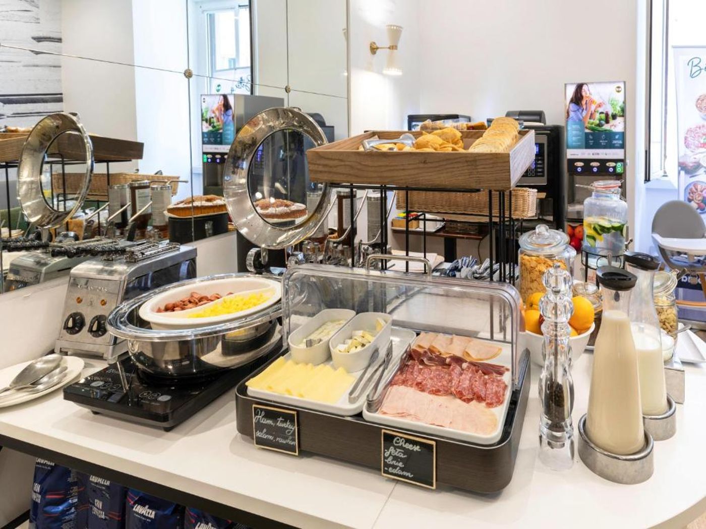 B-b-Hotel-Roma-Italia-Viminale-Bar-15