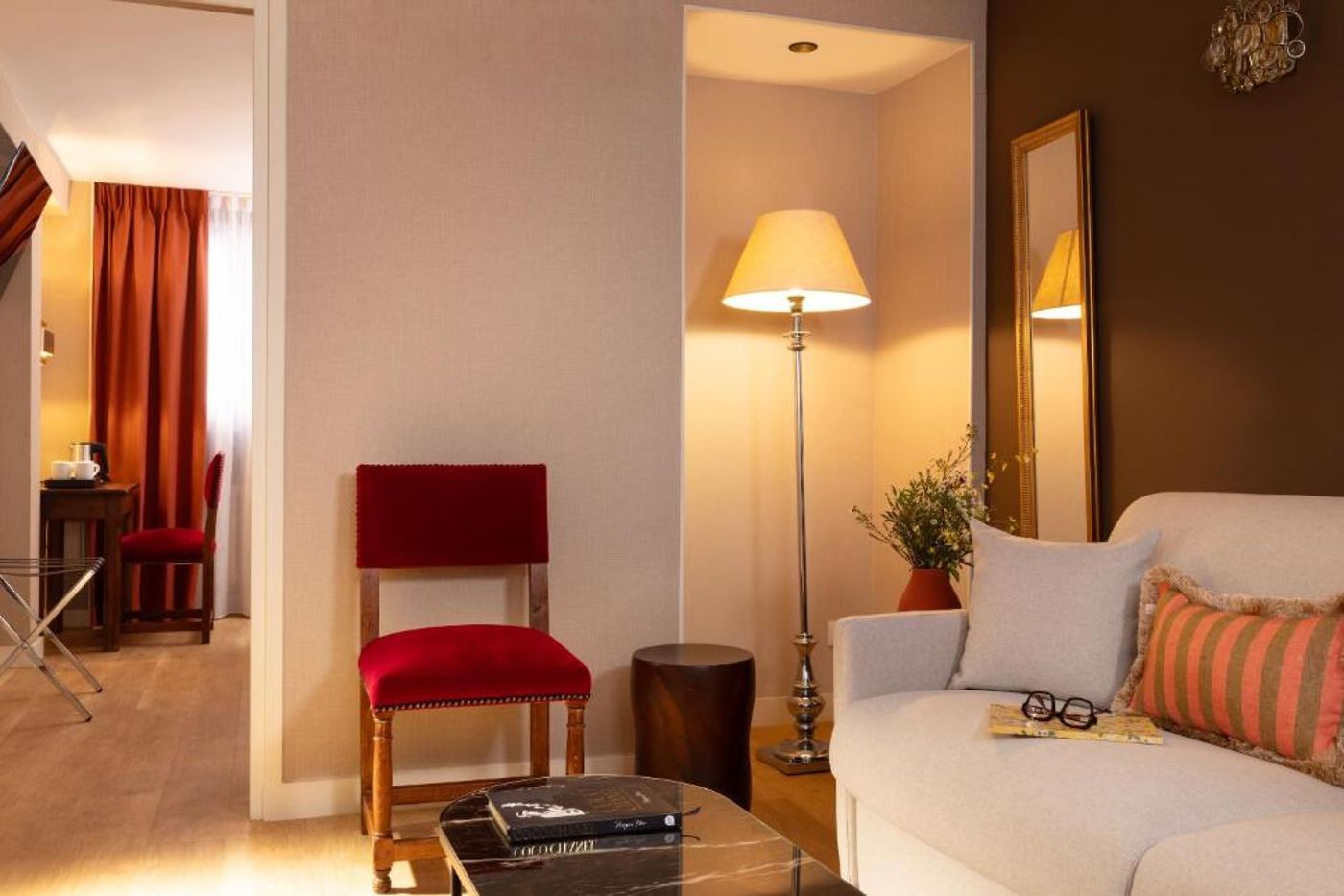 Hotel-Des-Deux-Continents-Room-24