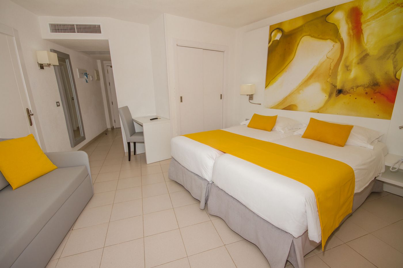 Servatur-Waikiki-Room-28