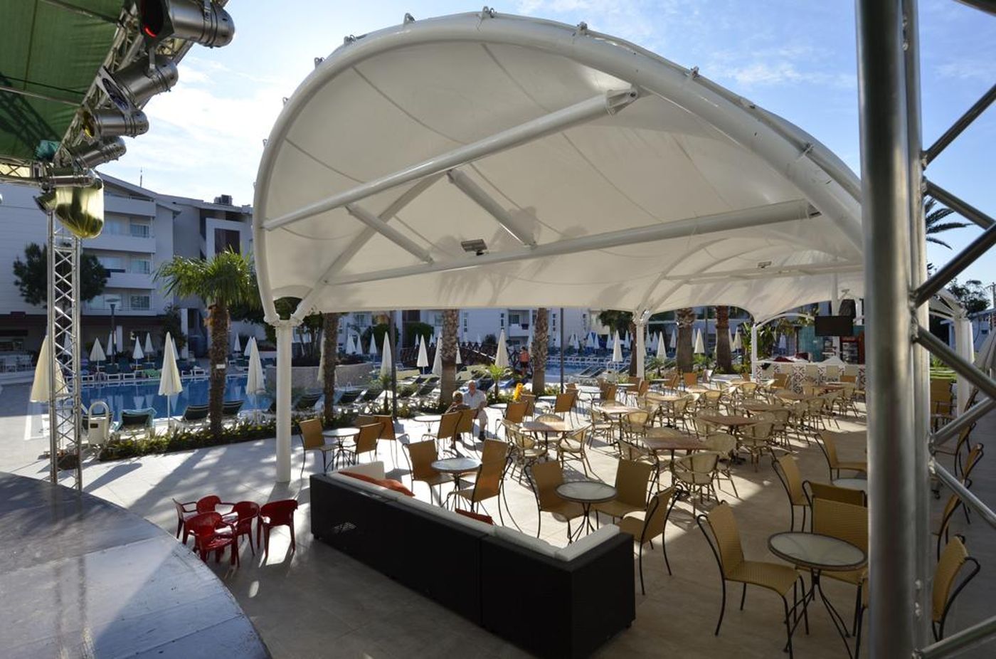 Side-Resort-Hotel-Restaurant-11