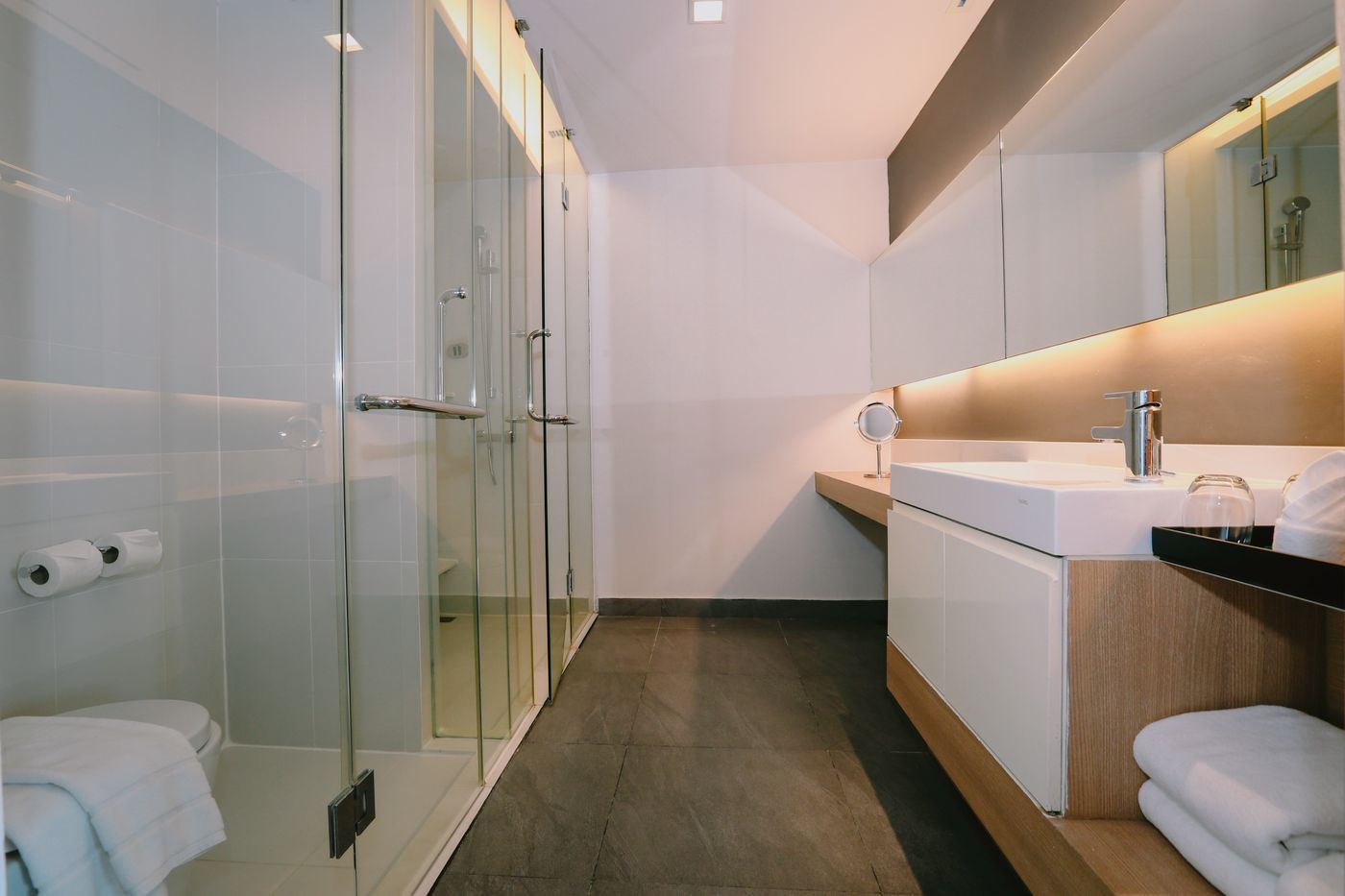 Andaman-Beach-Hotel-Phuket-Handwritten-Collection-Room-40