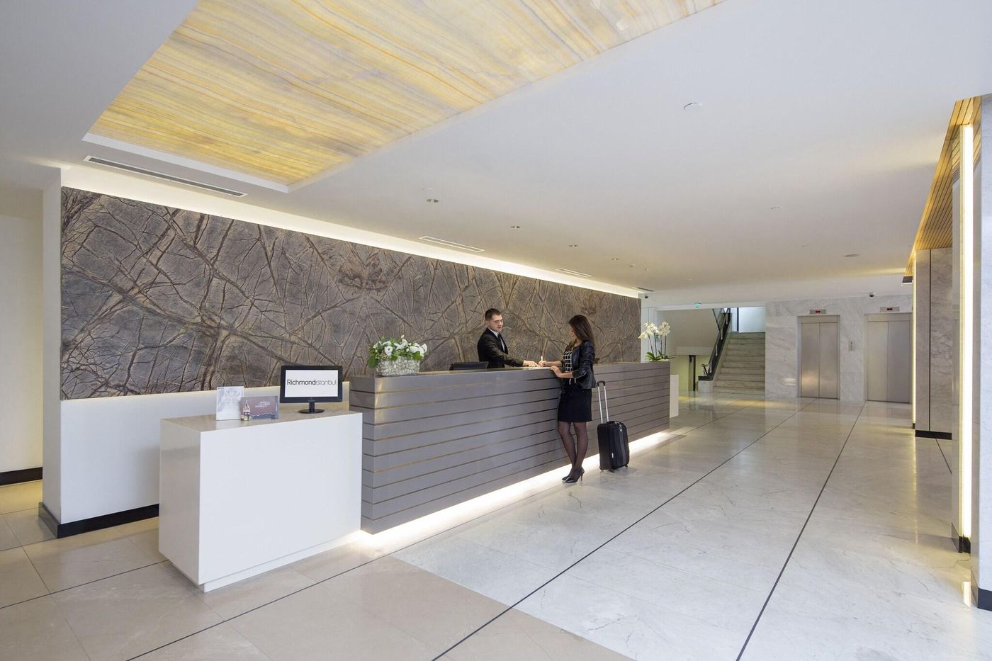 Richmond-Istanbul-Lobby-13